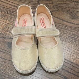 Cienta size 32 Gold Kids Mary janes